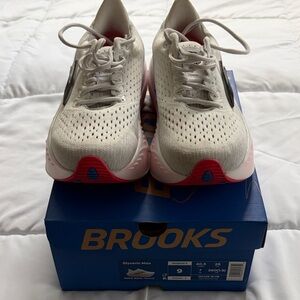 Brooks White and Red Glycerin Max Shoes